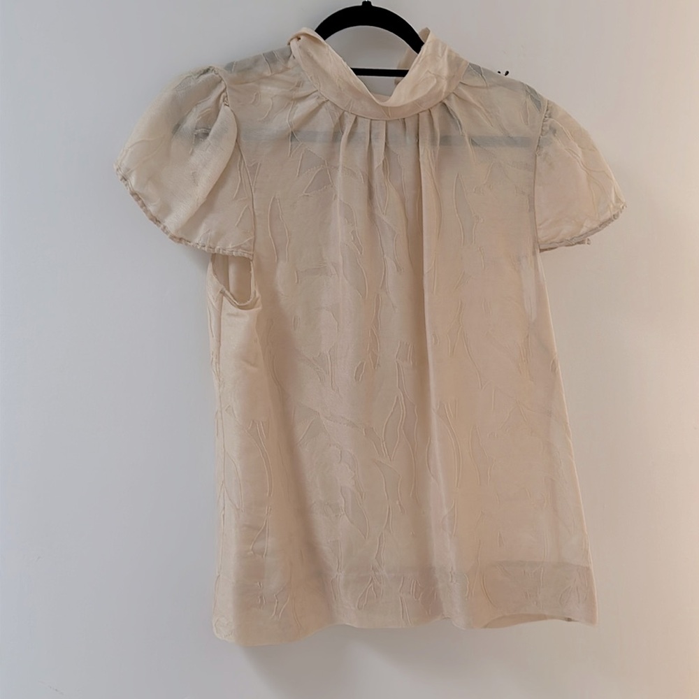 BCBG romantic blush pink blouse with tie neck size Large